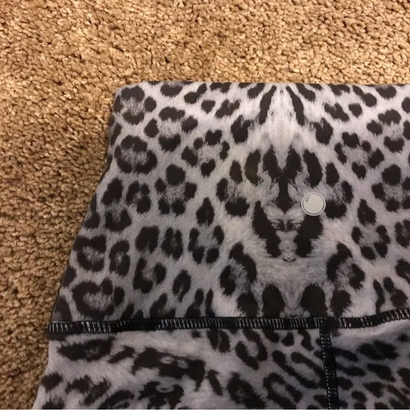 Yogalicious Leopard Print Leggings - Black and Gray super cute and flattering - Picture 3 of 5